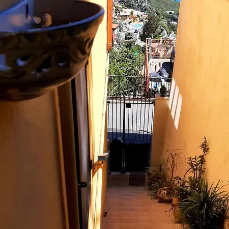 Апартаменты La Casa Gialla Таормина